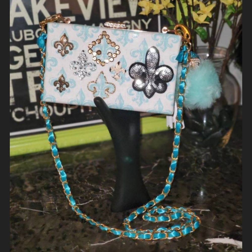 ❌️SOLD OUT❌️Fleur de Clutch (Aqua)